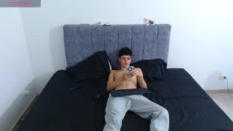 Snapshot of vanie_ chatting on 19, 4, 2026 Ruby and Vanie online show from 19, 4, 2026