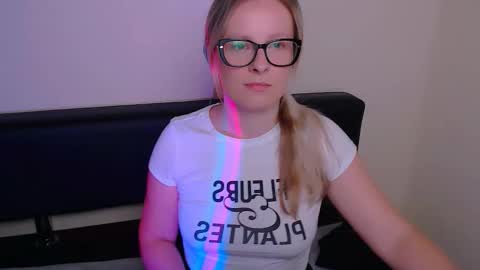 Mia online show from 23, 9, 2025