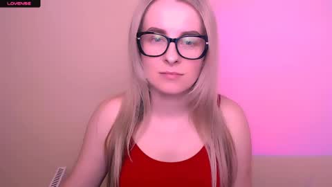 Snapshot of vanillaex_ chatting on 5, 5, 2026 Mia online show from 5, 5, 2026
