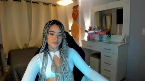 Snapshot of vayolett_bass chatting on 29, 4, 2026 Vayolett Bass online show from 29, 4, 2026