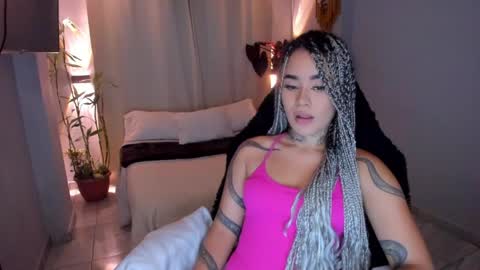 Snapshot of vayolett_bass chatting on 24, 5, 2026 Vayolett Bass online show from 24, 5, 2026