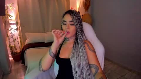 Snapshot of vayolett_bass chatting on 7, 6, 2026 Vayolett Bass online show from 7, 6, 2026