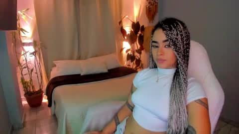Snapshot of vayolett_bass chatting on 9, 6, 2026 Vayolett Bass online show from 9, 6, 2026