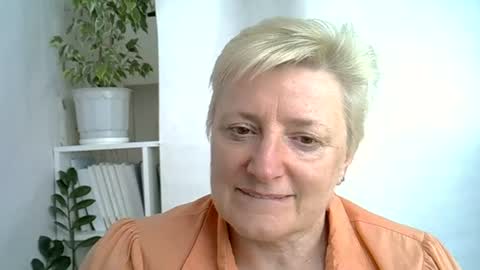 Snapshot of vea_motty chatting on 12, 6, 2026 vea_motty online show from 12, 6, 2026