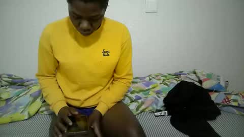 Snapshot of vee_gee chatting on 25, 5, 2026 leeser online show from 25, 5, 2026