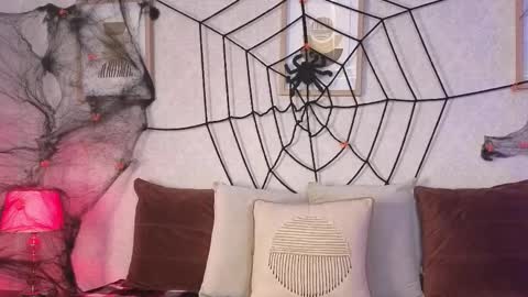 Vee Simons online show from 31, 10, 2025