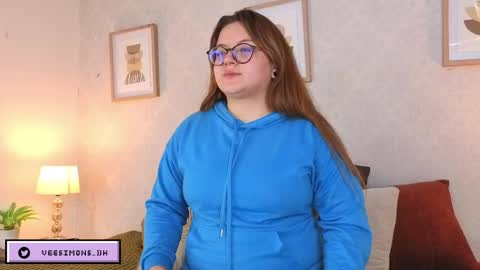 Snapshot of veesimons_dh chatting on 28, 4, 2026 Vee Simons online show from 28, 4, 2026
