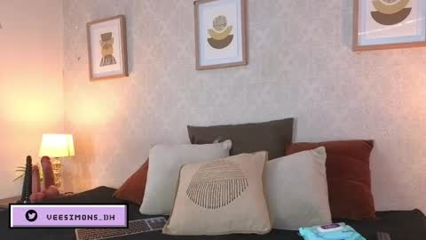 Snapshot of veesimons_dh chatting on 11, 5, 2026 Vee Simons online show from 11, 5, 2026