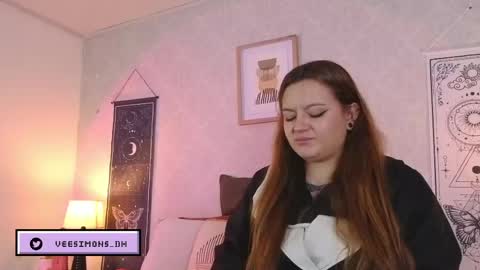 Snapshot of veesimons_dh chatting on 27, 5, 2026 Vee Simons online show from 27, 5, 2026
