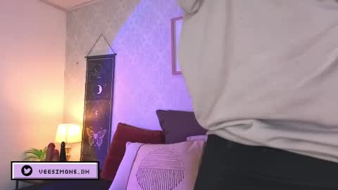 Snapshot of veesimons_dh chatting on 29, 5, 2026 Vee Simons online show from 29, 5, 2026
