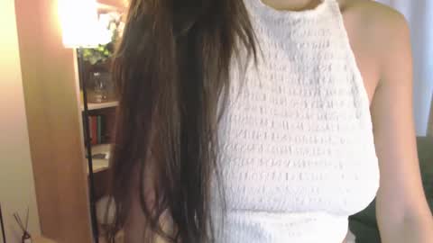 Snapshot of veliasai chatting on 25, 5, 2026 VeliaSai online show from 25, 5, 2026