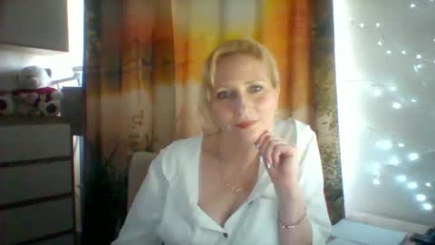 Snapshot of velka_raspberry chatting on 19, 5, 2026 velka_raspberry online show from 19, 5, 2026
