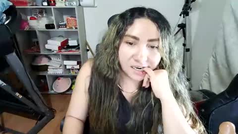 Snapshot of vellarossa chatting on 22, 4, 2026 Im VelaI will be Christmas and New Year with my family December 22 to January 13 I will miss you guys. online show from 22, 4, 2026