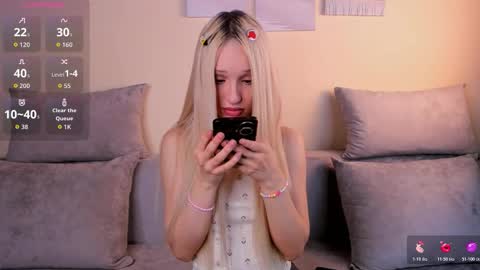 Snapshot of velourorbit chatting on 17, 3, 2026 Hi im Hannah online show from 17, 3, 2026