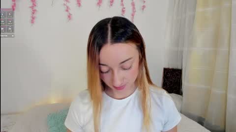 Snapshot of velvet_00 chatting on 19, 6, 2026 velvet_00 online show from 19, 6, 2026