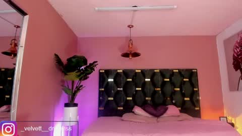 Snapshot of velvet_dreams_ chatting on 22, 5, 2026 Isabella online show from 22, 5, 2026