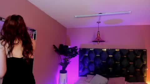 Snapshot of velvet_dreams_ chatting on 6, 7, 2026 Isabella online show from 6, 7, 2026