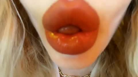 Snapshot of velvet_kissx chatting on 10, 5, 2026 Uma online show from 10, 5, 2026