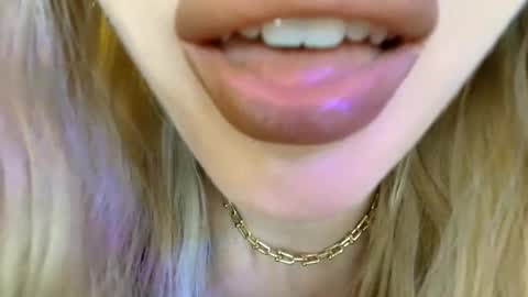 Snapshot of velvet_kissx chatting on 13, 5, 2026 Uma online show from 13, 5, 2026