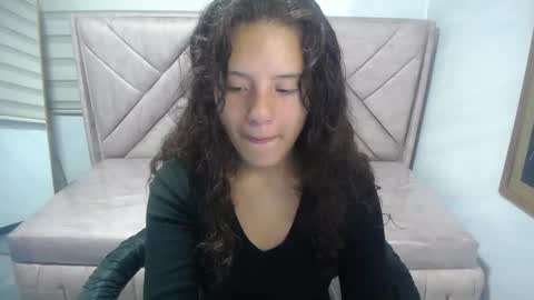 velvet_moon_v online show from 27, 9, 2025