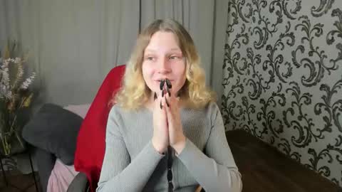 velvet_peach_ online show from 29, 11, 2025