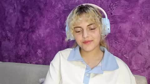 velvetmumble online show from 3, 6, 2026