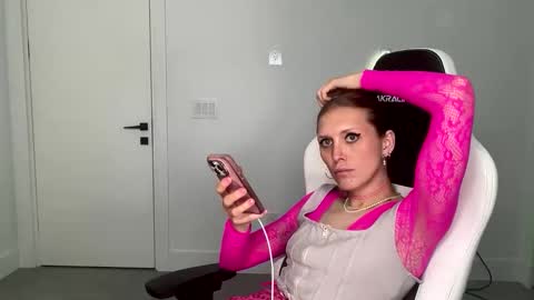 VelvetTGirl online show from 14, 2, 2026