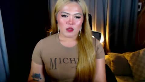 Snapshot of venus_colly chatting on 17, 7, 2026 I am Colly Your mystery girl online show from 17, 7, 2026