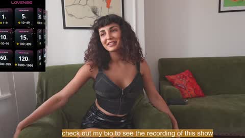 Snapshot of venus_in_jeans chatting on 18, 9, 2025 Bella online show from 18, 9, 2025