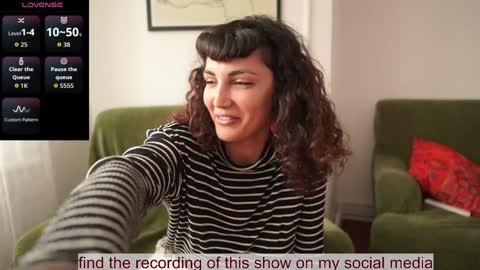 Snapshot of venus_in_jeans chatting on 15, 10, 2025 Bella online show from 15, 10, 2025