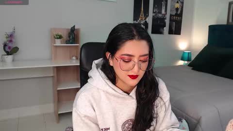 Snapshot of venus_steffen chatting on 9, 9, 2025 Mia online show from 9, 9, 2025