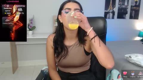 Snapshot of venus_steffen chatting on 10, 9, 2025 Mia online show from 10, 9, 2025