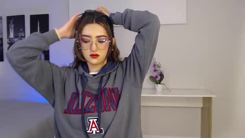 Snapshot of venus_steffen chatting on 17, 9, 2025 Mia online show from 17, 9, 2025