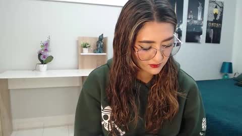 Snapshot of venus_steffen chatting on 15, 10, 2025 Mia online show from 15, 10, 2025