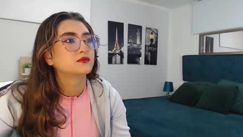 Snapshot of venus_steffen chatting on 27, 10, 2025 Mia online show from 27, 10, 2025