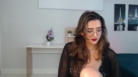 Snapshot of venus_steffen chatting on 28, 10, 2025 Mia online show from 28, 10, 2025