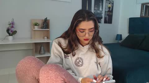 Snapshot of venus_steffen chatting on 29, 10, 2025 Mia online show from 29, 10, 2025