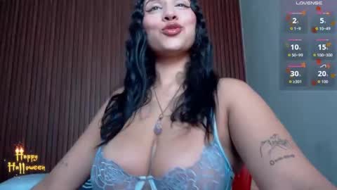 Snapshot of venuz_lee chatting on 1, 11, 2025 Nice to greet you my name is Vanessa online show from 1, 11, 2025