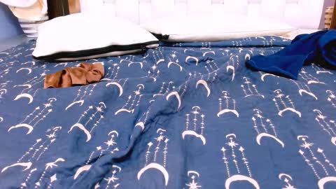 Veronica Robles online show from 25, 3, 2026