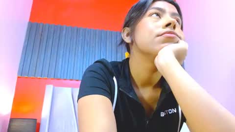 Veronica Robles online show from 10, 7, 2026