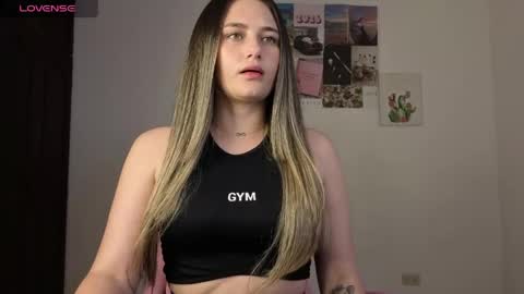 Snapshot of veronika__winslow_ chatting on 2, 5, 2026 Vero online show from 2, 5, 2026