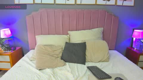 Snapshot of veronnica_fox chatting on 9, 1, 2025 Veronica online show from 9, 1, 2025