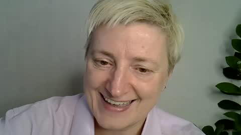 Snapshot of verony_ chatting on 28, 10, 2025 verony_ online show from 28, 10, 2025