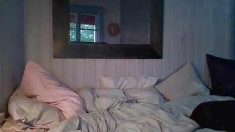 Snapshot of versatilexswede chatting on 23, 6, 2026 John online show from 23, 6, 2026