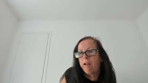 verysassypeachgoddess online show from 3, 5, 2026