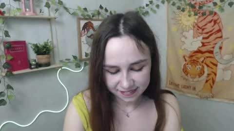 Snapshot of veryveryvery_shy chatting on 18, 4, 2026 veryveryvery_shy online show from 18, 4, 2026