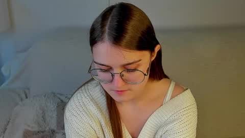 Snapshot of veta_cute chatting on 30, 5, 2026 Emma Sofa online show from 30, 5, 2026