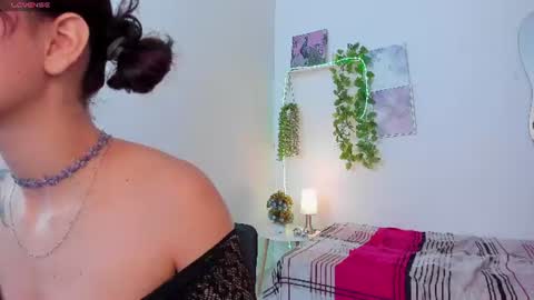 Snapshot of vexa_rosie chatting on 25, 6, 2026 hi im vexa online show from 25, 6, 2026