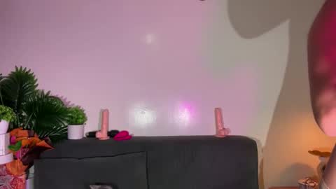 via_olala online show from 19, 11, 2025