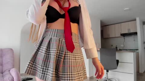 Vianca Cruz online show from 6, 12, 2024